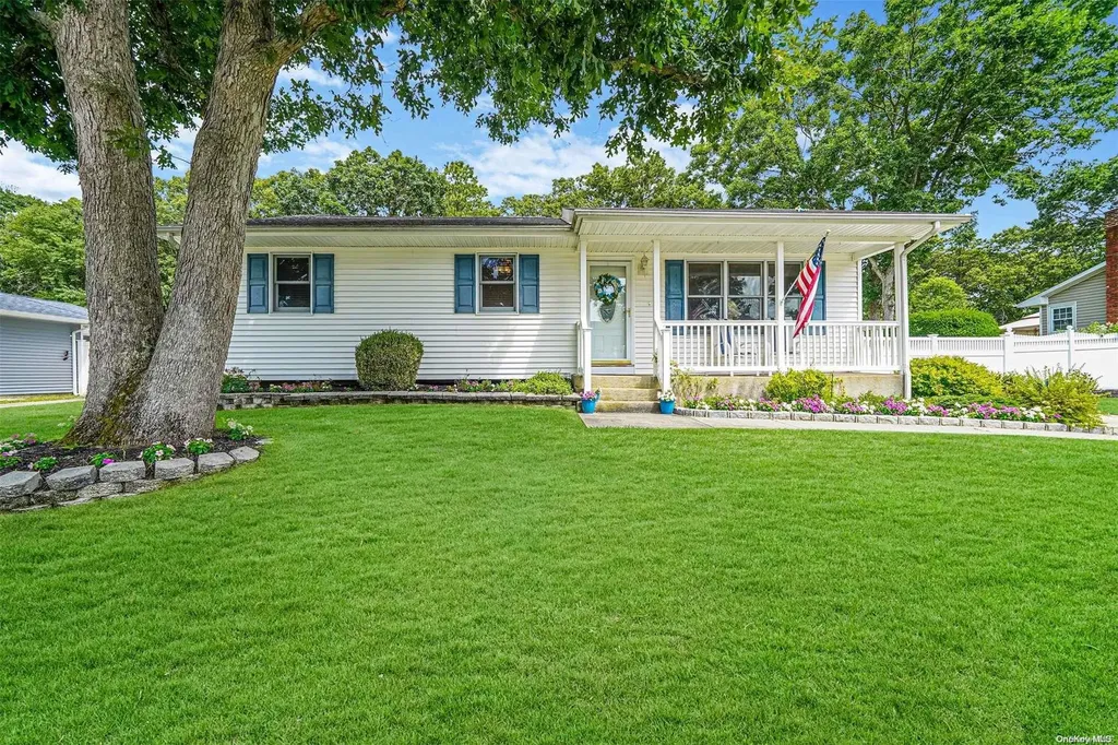 5 Crescent Street Mastic NY 11950