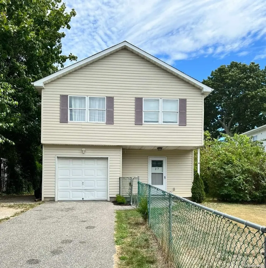 27 Gores Drive Mastic NY 11950