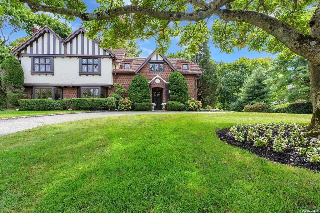 206 Bayview Road Manhasset NY 11030