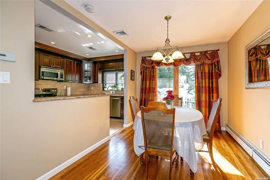 29 Roberta Lane Syosset NY 11791