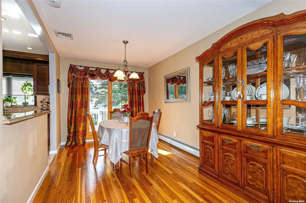 29 Roberta Lane Syosset NY 11791