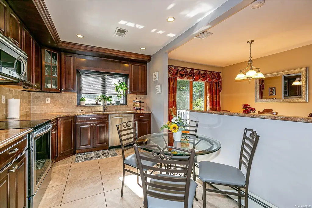 29 Roberta Lane Syosset NY 11791