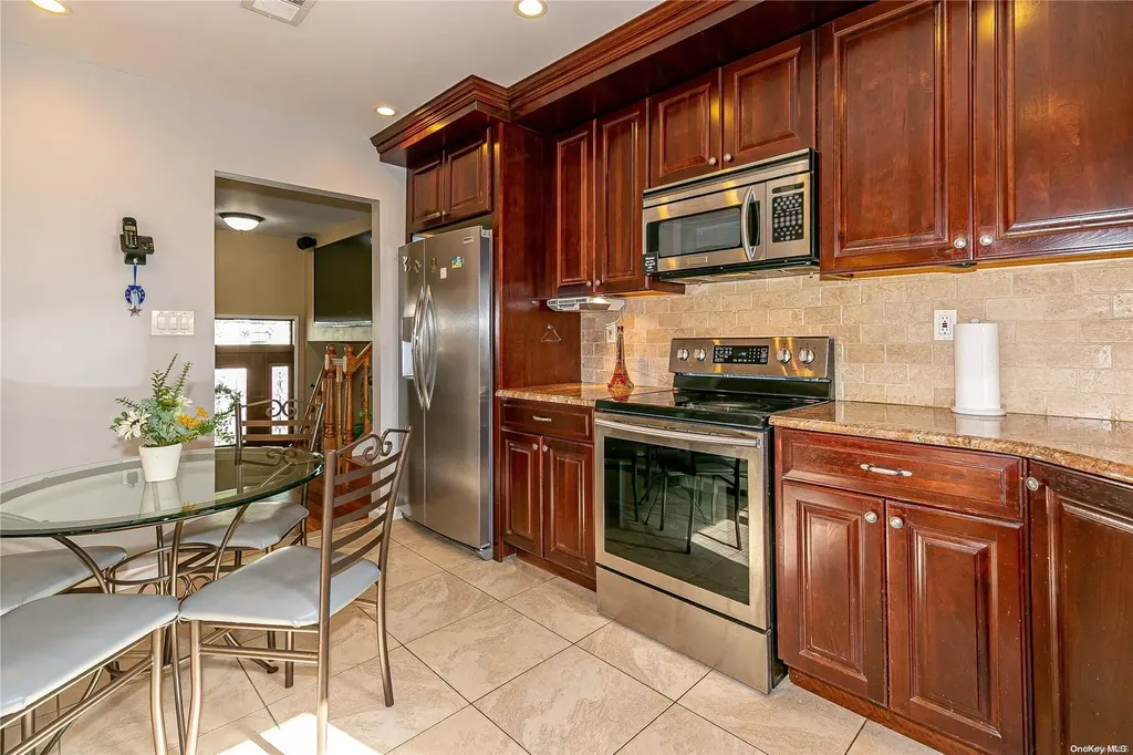 29 Roberta Lane Syosset NY 11791
