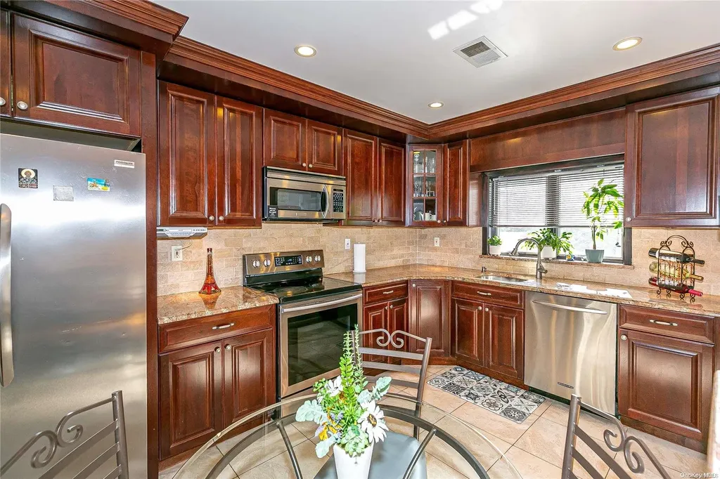 29 Roberta Lane Syosset NY 11791