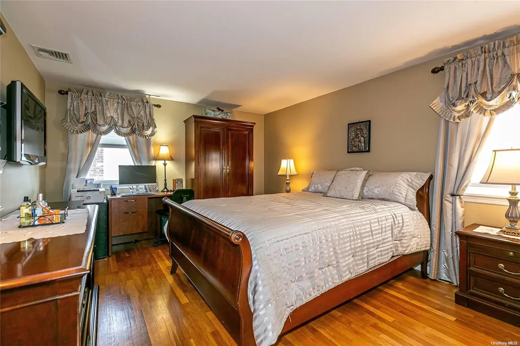 29 Roberta Lane Syosset NY 11791