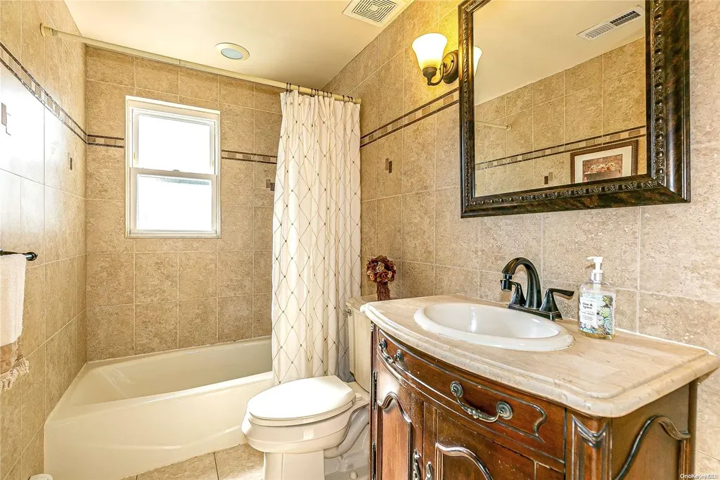 29 Roberta Lane Syosset NY 11791