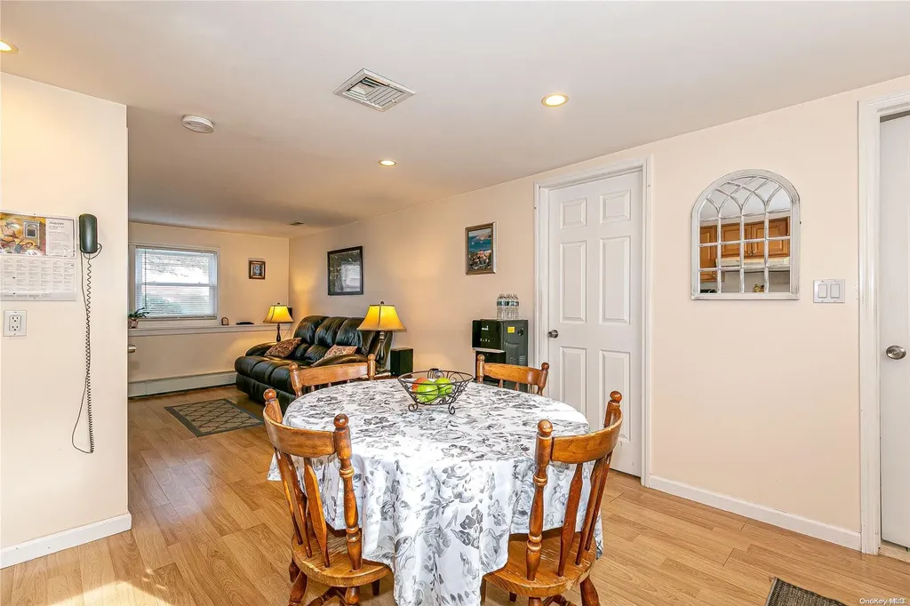 29 Roberta Lane Syosset NY 11791