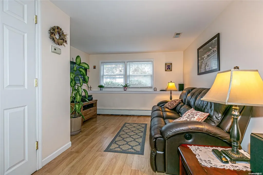 29 Roberta Lane Syosset NY 11791