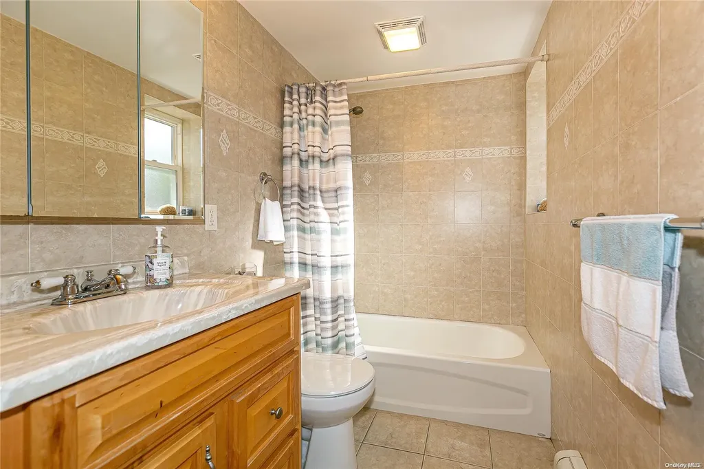 29 Roberta Lane Syosset NY 11791