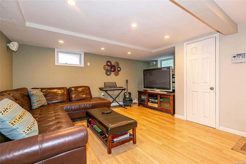 29 Roberta Lane Syosset NY 11791