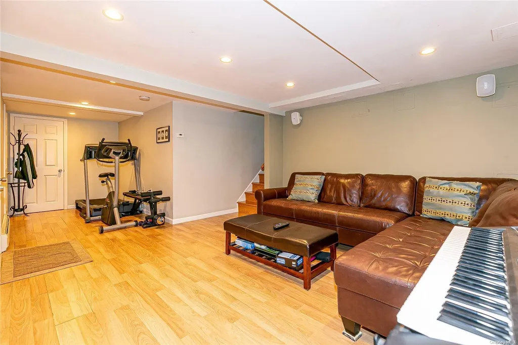 29 Roberta Lane Syosset NY 11791