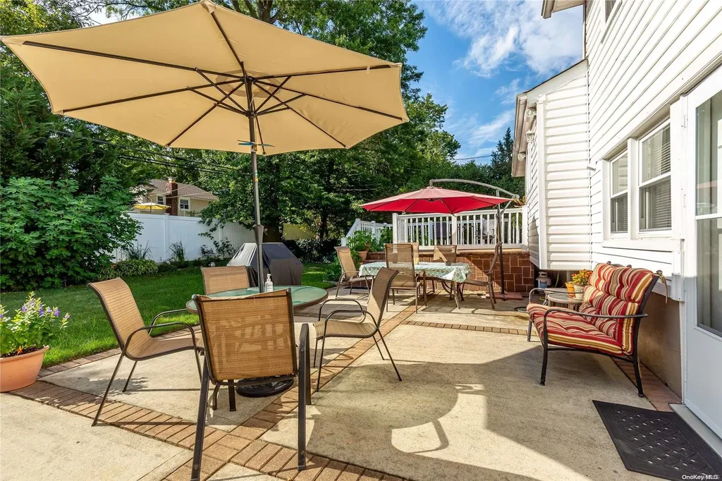 29 Roberta Lane Syosset NY 11791