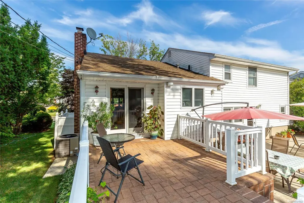 29 Roberta Lane Syosset NY 11791