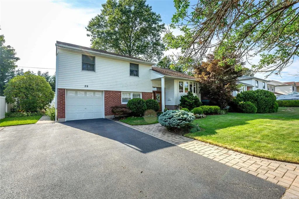 29 Roberta Lane Syosset NY 11791