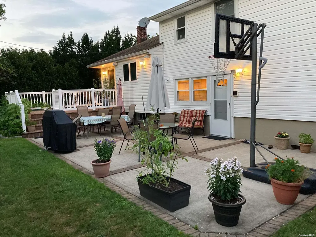 29 Roberta Lane Syosset NY 11791