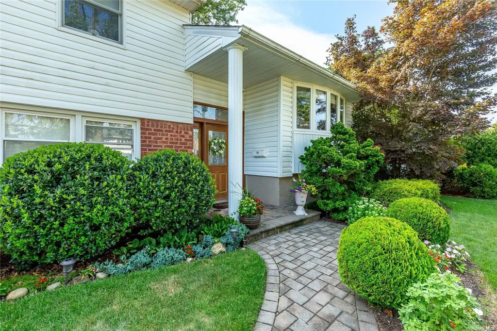 29 Roberta Lane Syosset NY 11791