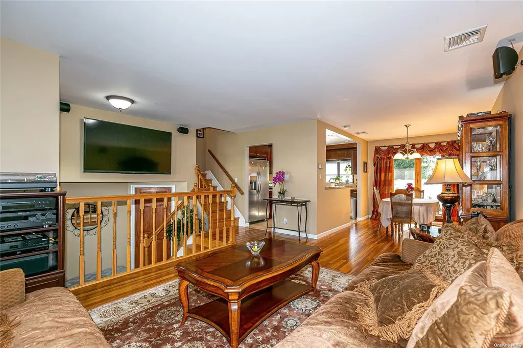 29 Roberta Lane Syosset NY 11791