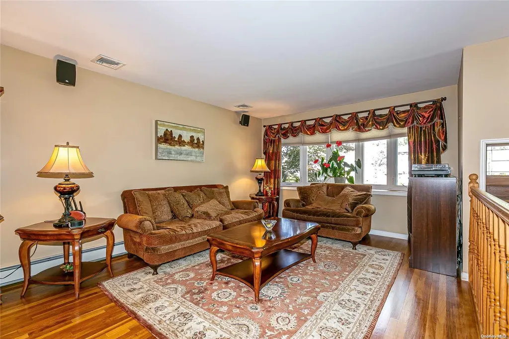 29 Roberta Lane Syosset NY 11791