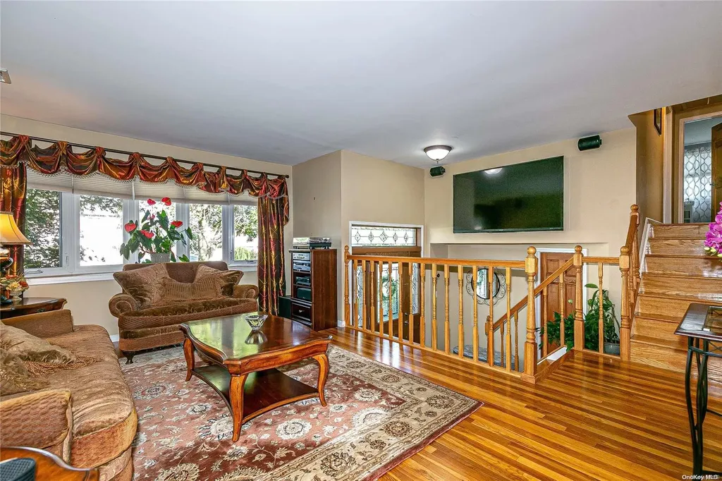 29 Roberta Lane Syosset NY 11791