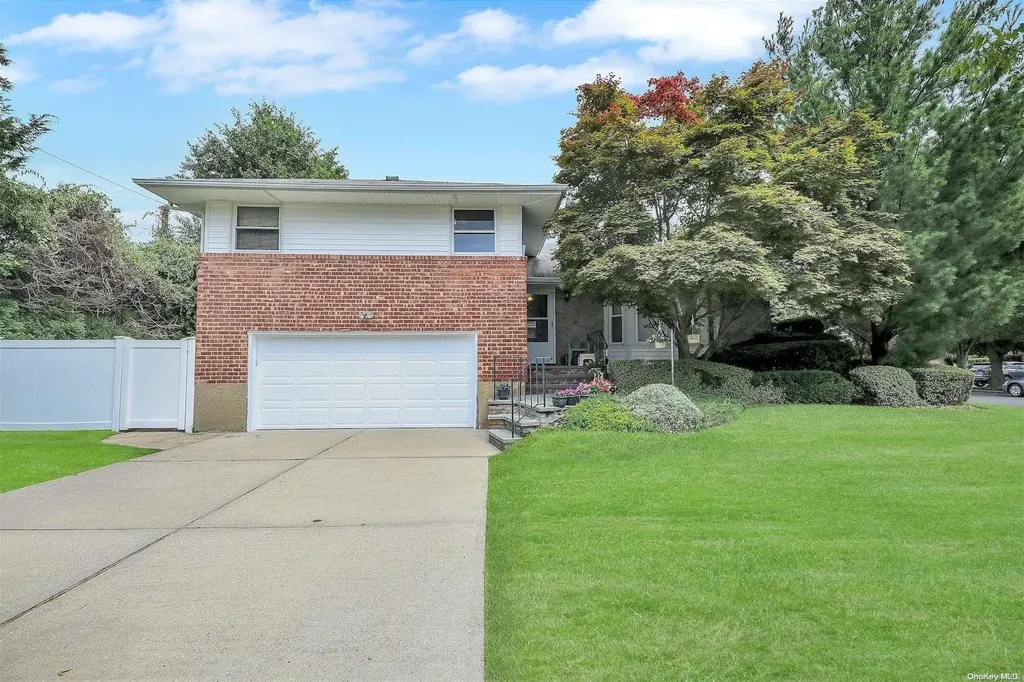 22 Leonard Road Syosset NY 11791