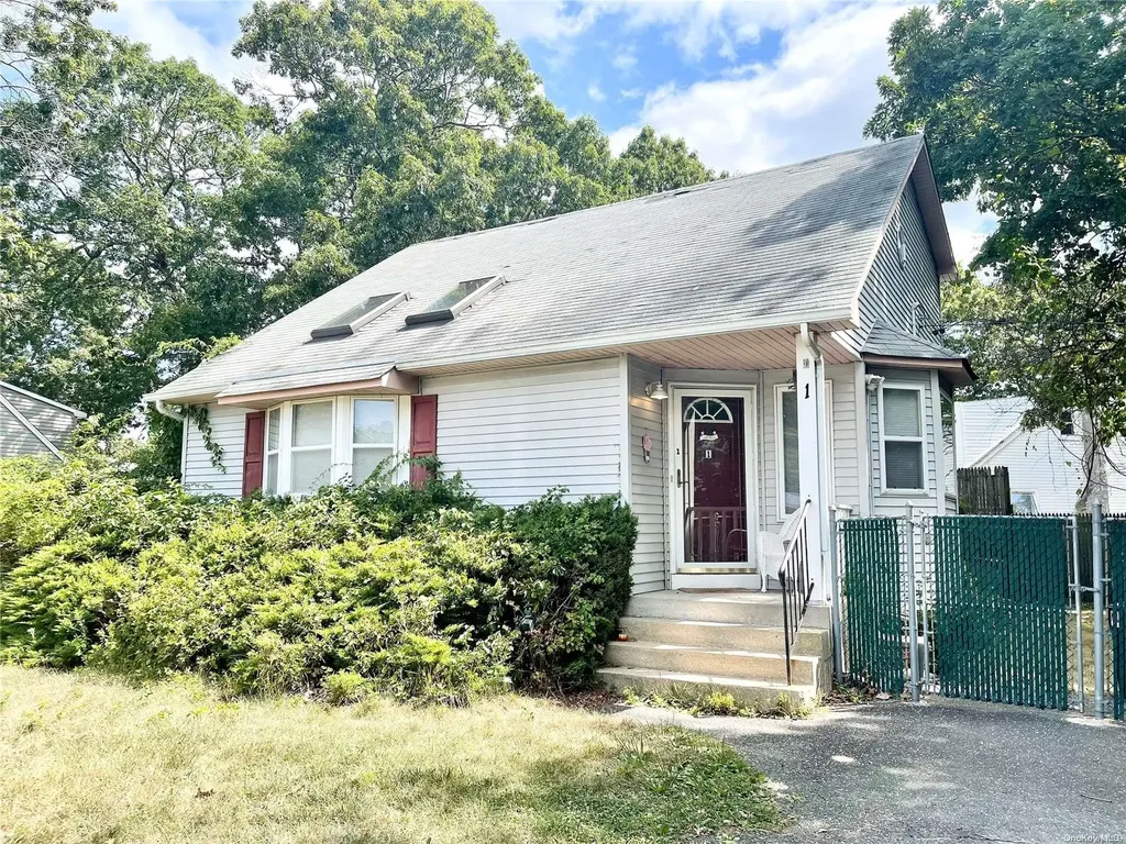 1 Smith Road Shirley NY 11967