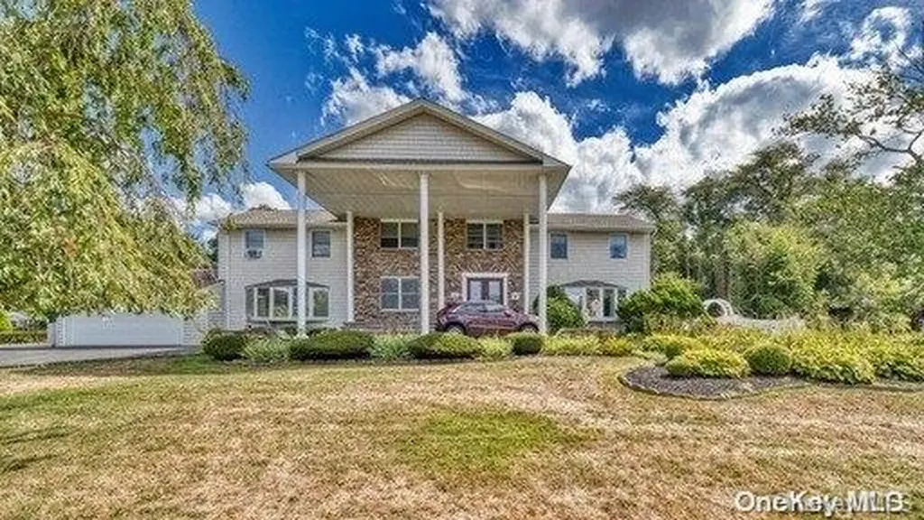 897 Gardiner Drive Bay Shore NY 11706