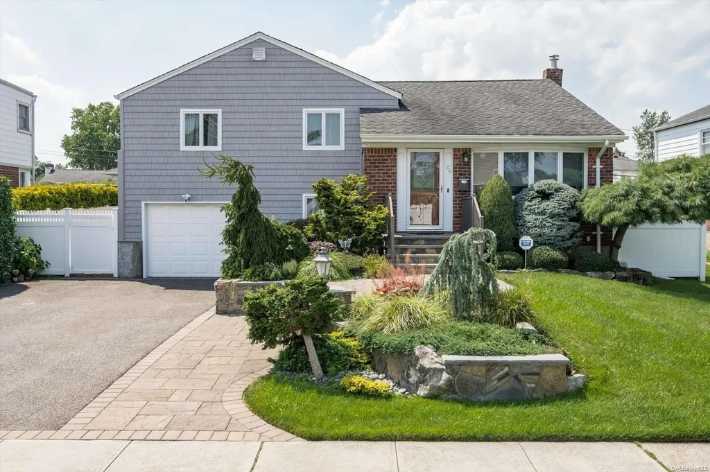 28 Forest Drive Plainview NY 11803
