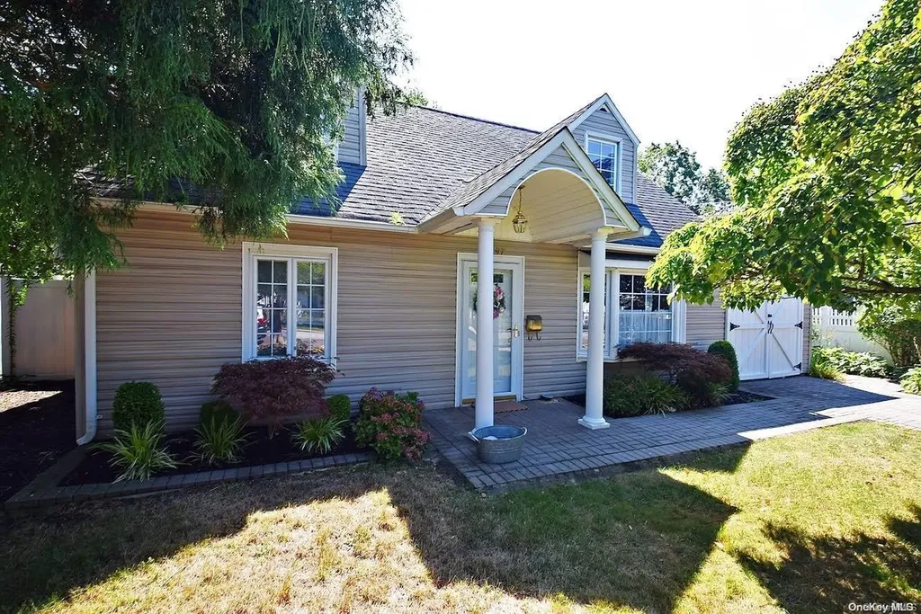 2097 North Drive Seaford NY 11783