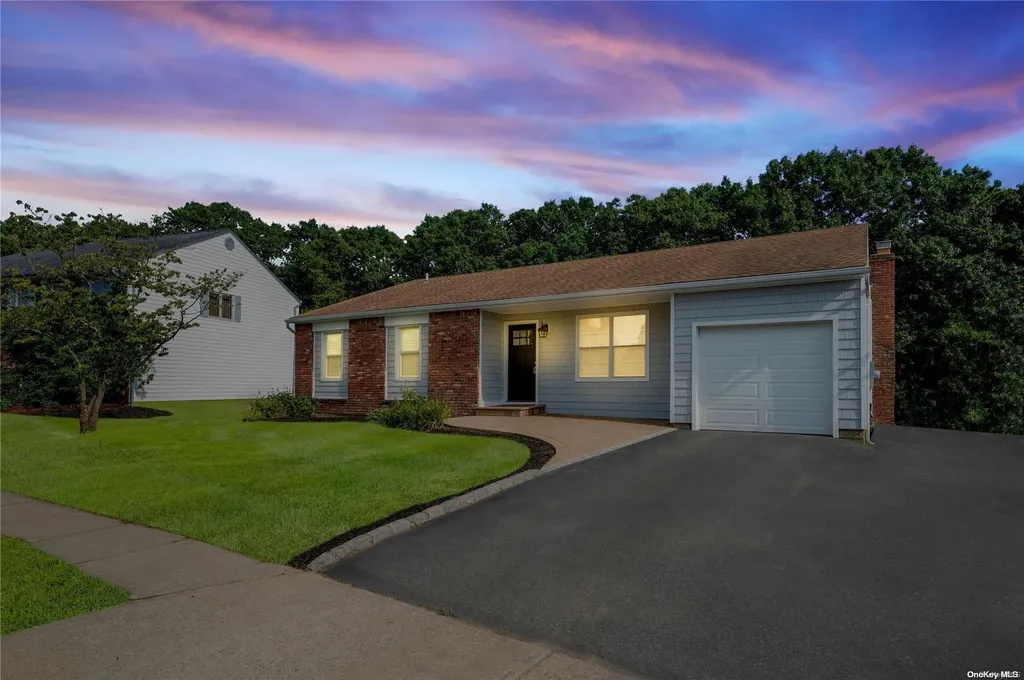 149 Springmeadow Drive Holbrook NY 11741