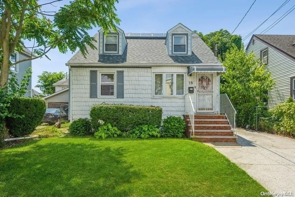 18 Hoff Court Hempstead NY 11550