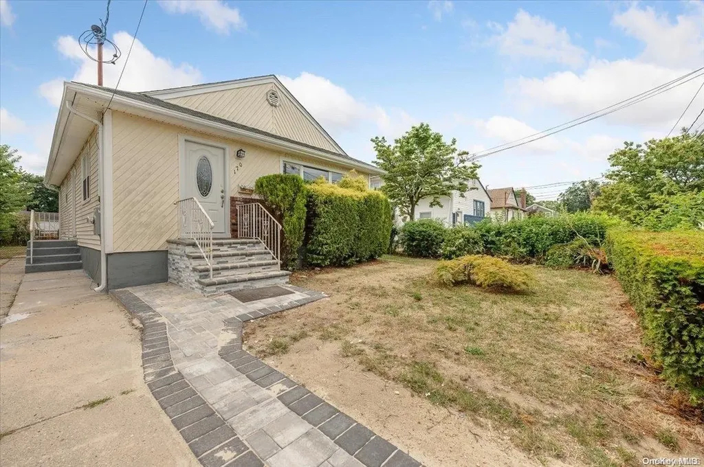170 Colonial Avenue Freeport NY 11520