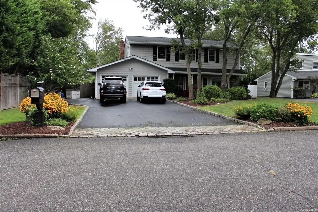 153 Pepperidge Road Oakdale NY 11769