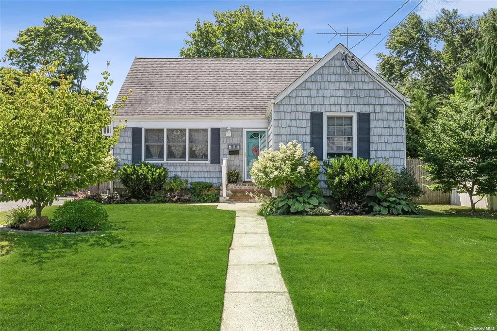 504 18th Street West Babylon NY 11704