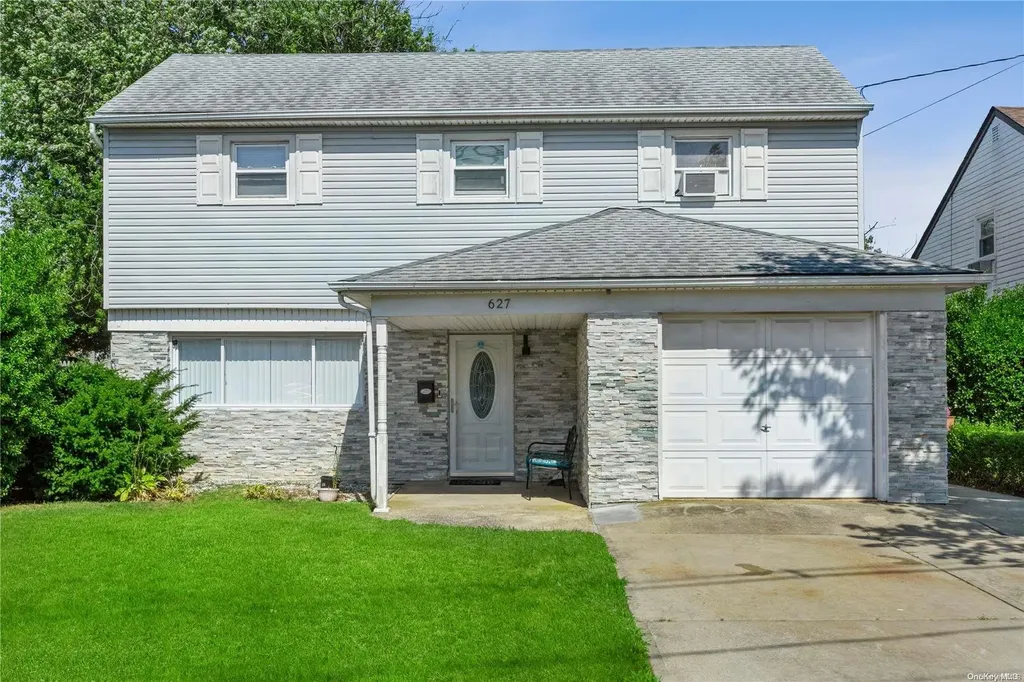 627 S Bayview Avenue Freeport NY 11520