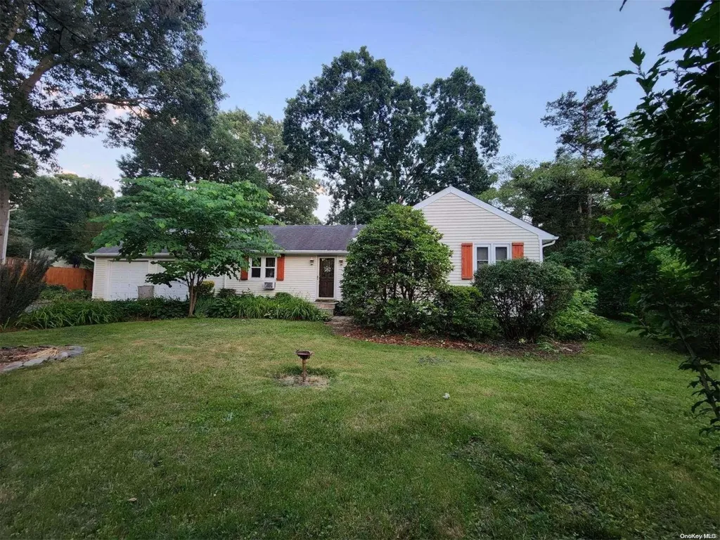 3 Evelyn Lane Centereach NY 11720