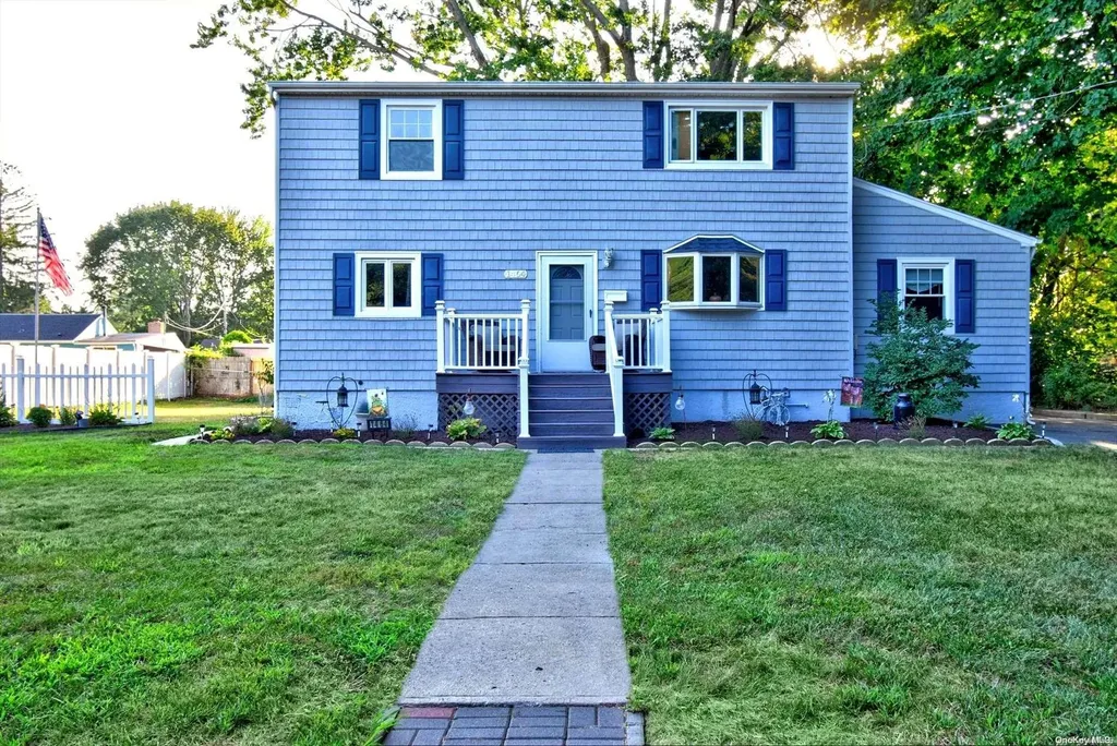 1464 Lombardy Boulevard Bay Shore NY 11706