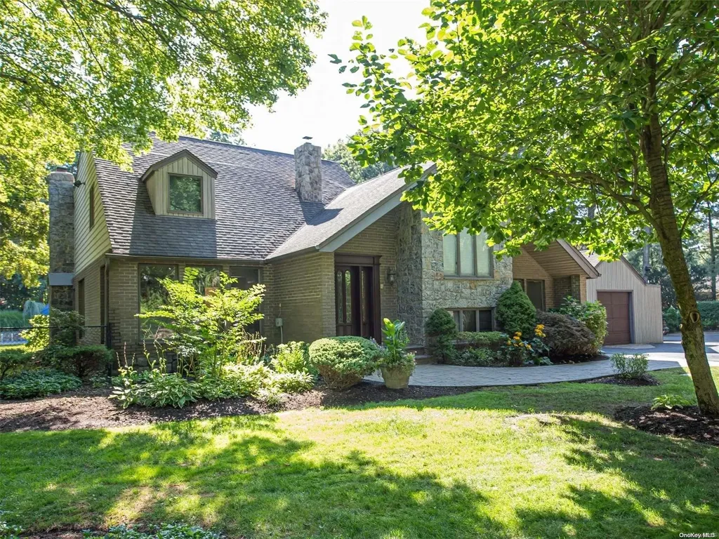 20 Foxhurst Road Dix Hills NY 11746