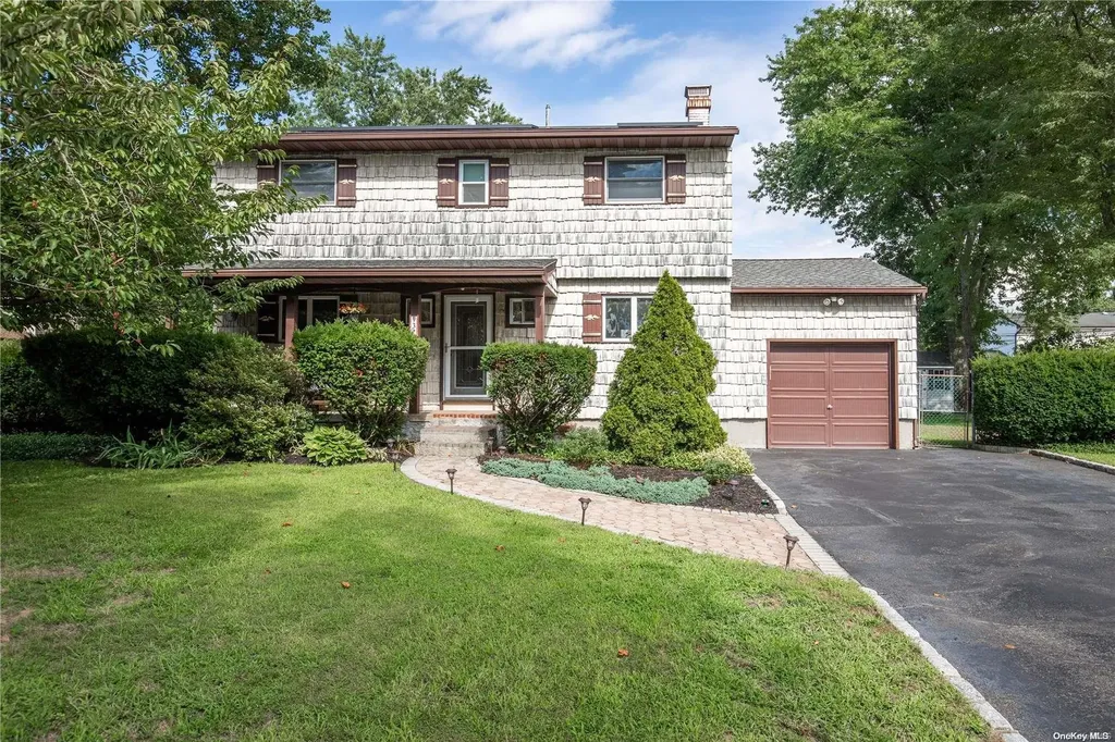 32 Kent Lane Centereach NY 11720