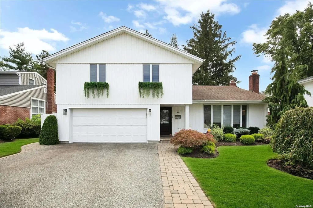 10 Montclair Road Plainview NY 11803