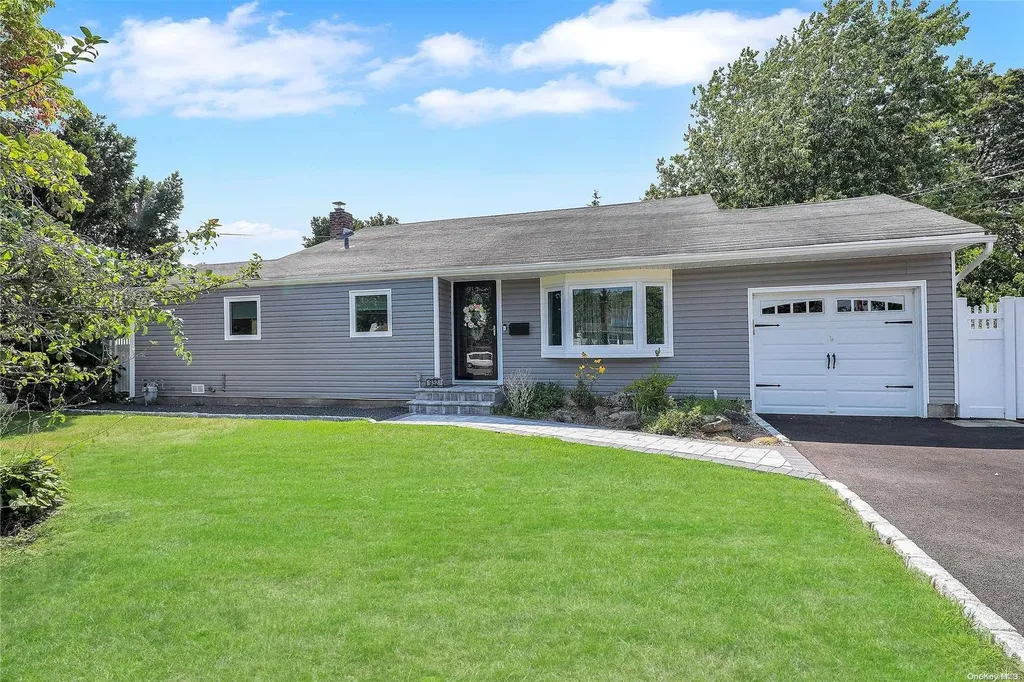 952 Thompson Drive Bay Shore NY 11706