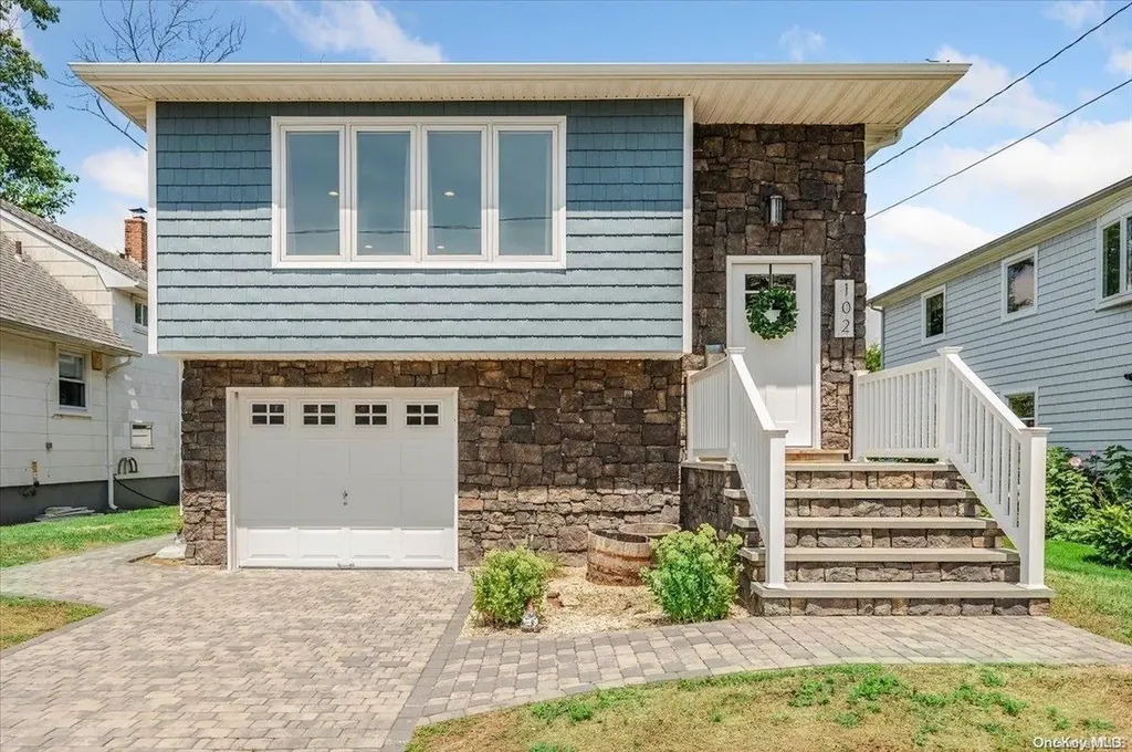 102 North Road Babylon NY 11702