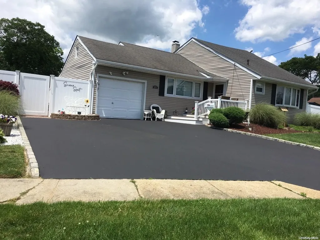 19 Cheryl Lane North Babylon NY 11703