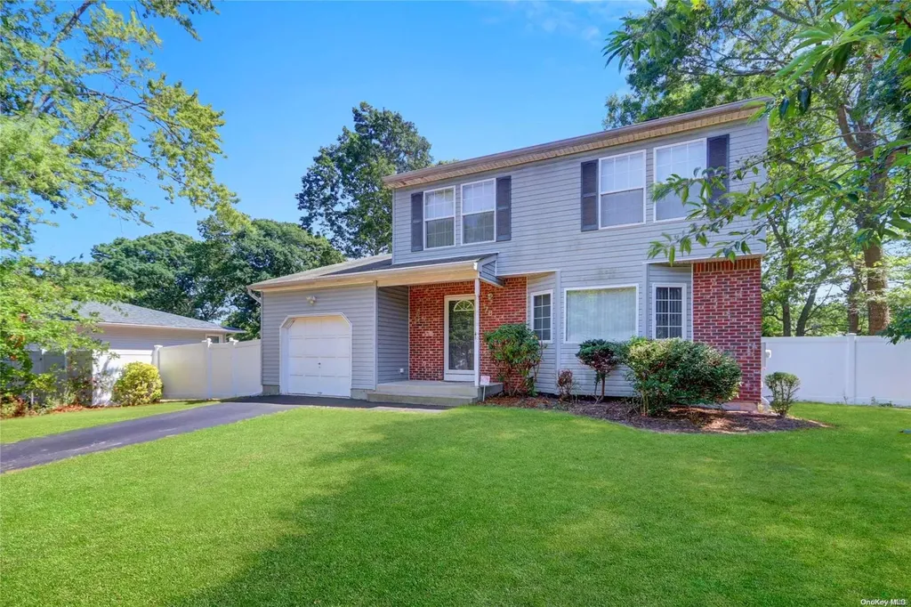 78 Alcolade Drive E Shirley NY 11967