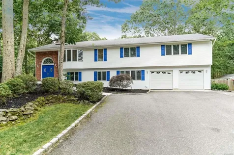 16 Marilyn Street Manorville NY 11949