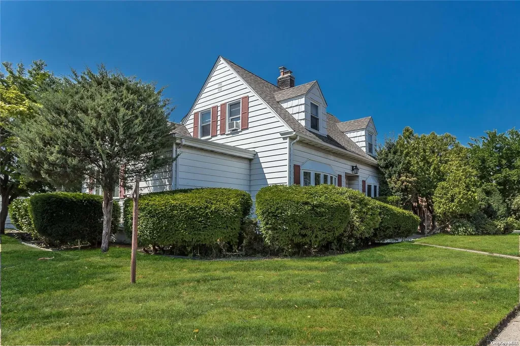 30 Emerson Place Valley Stream NY 11580