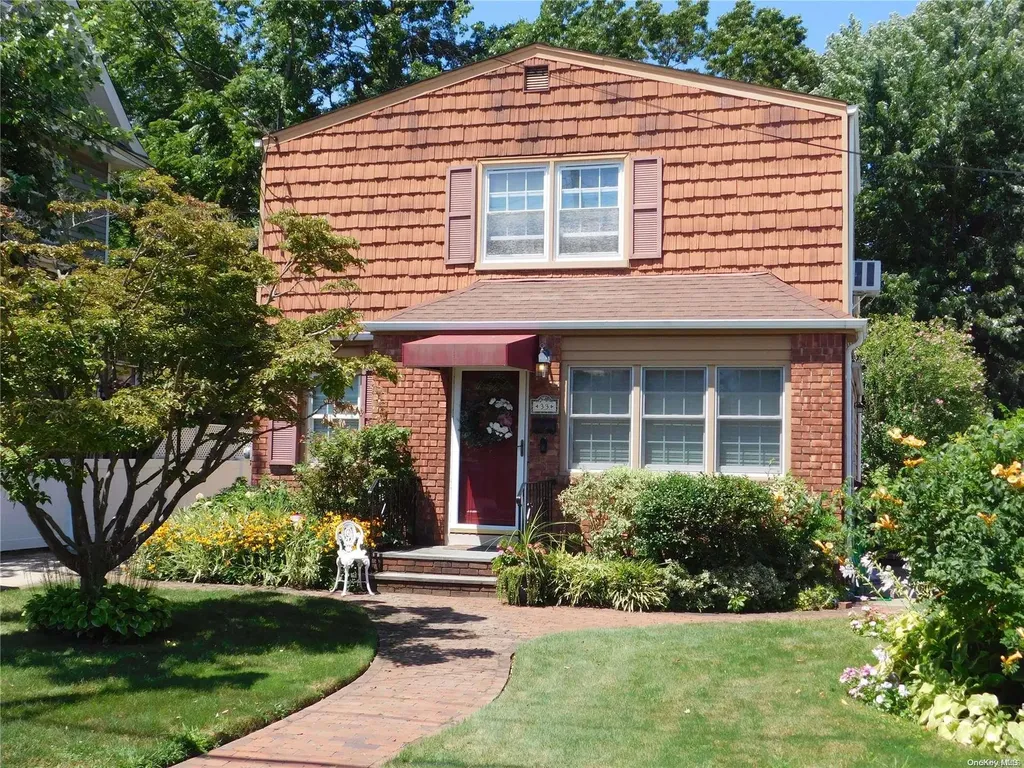 33 Howard Place Lynbrook NY 11563