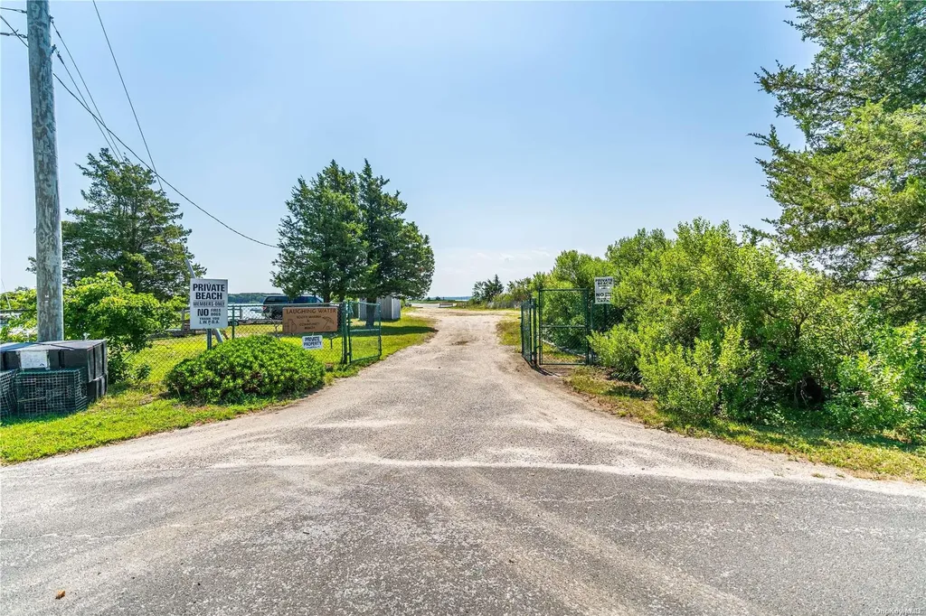 1395 Hiawathas Path Southold NY 11971