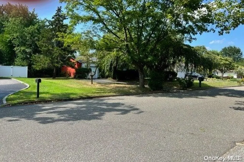 12 Pheasant Drive Commack NY 11725