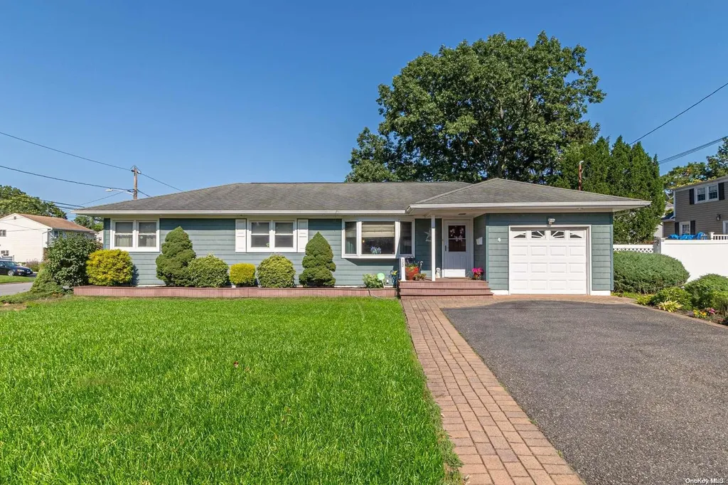 122 Cheltenham Road West Babylon NY 11704