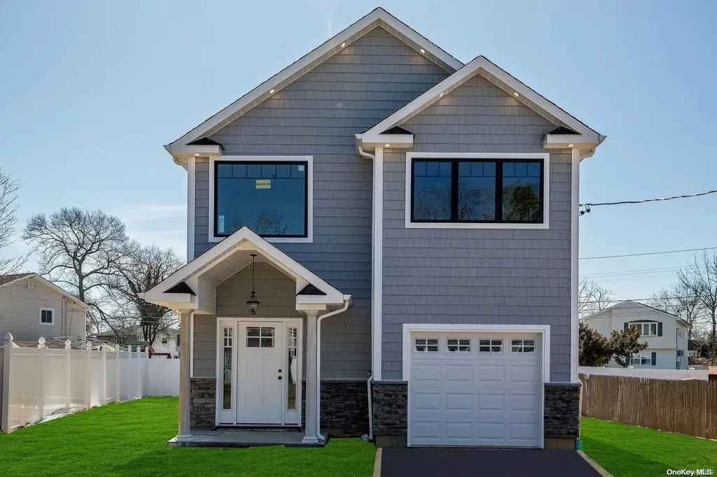 16 Vince Road West Babylon NY 11704